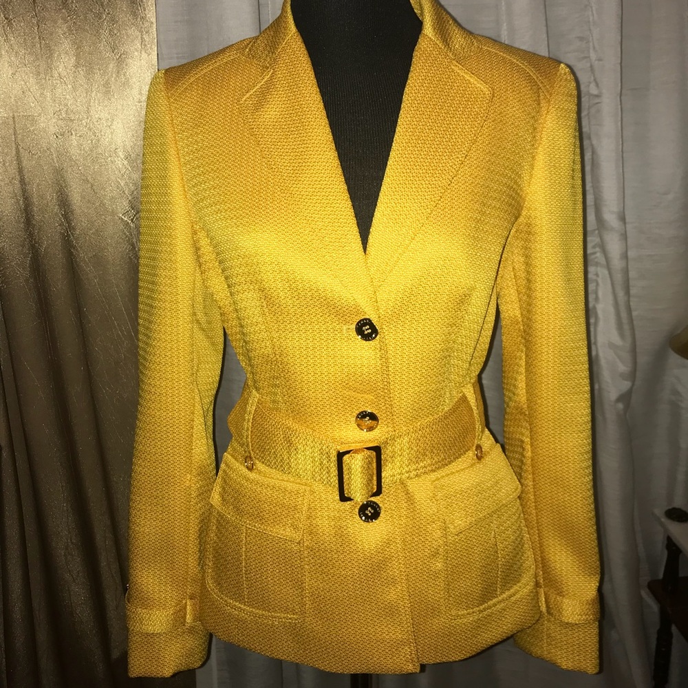EUC TAHARI gold blazer
